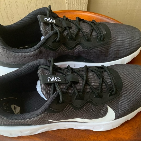 Nike Men Sneakers - Picture 5 of 8